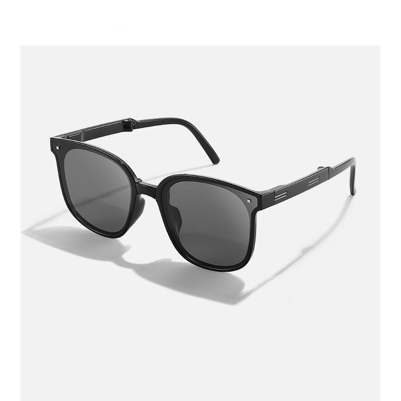 Retro folding sunglasses with black lenses and gray mirror frame - Product view 1