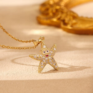 Women's starfish necklace with ocean-inspired pendant - Main product view