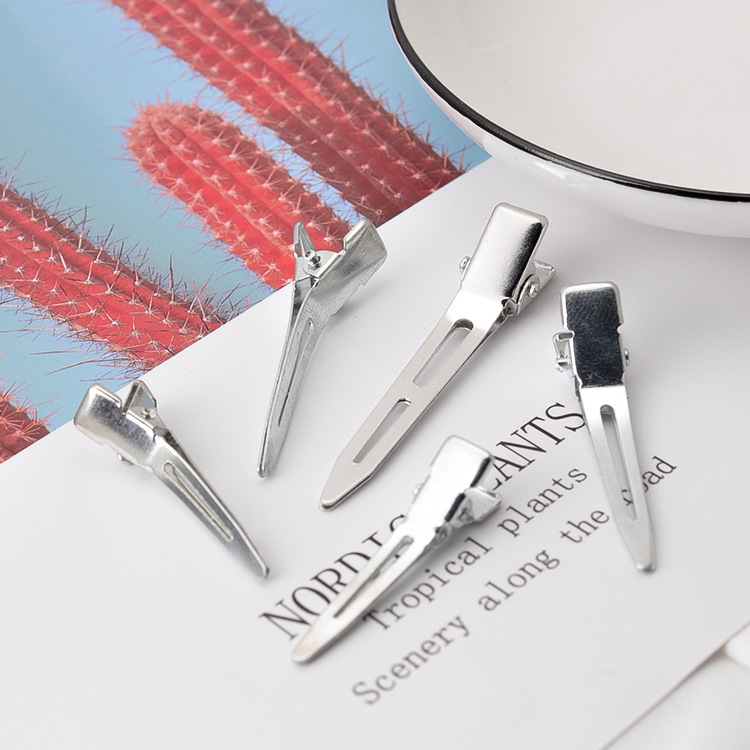 Children’s toothless pointed metal hair clips in multiple sizes - Main product view