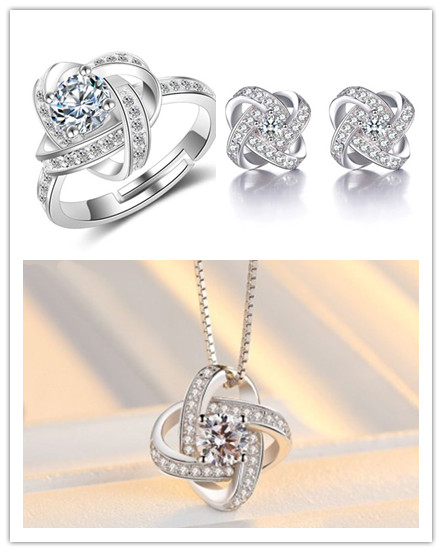 Women’s four-leaf clover pendant necklace with chain - Main product view