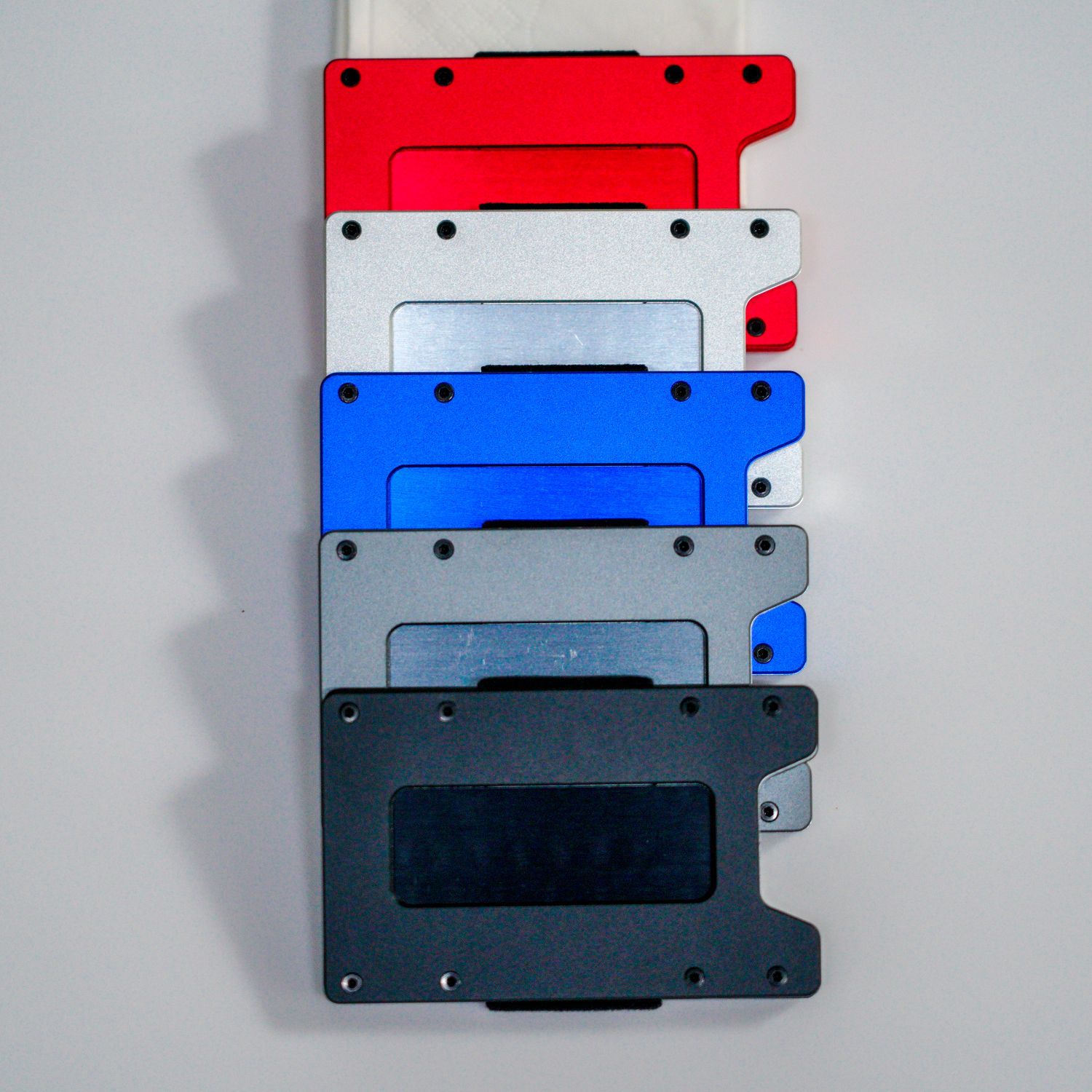 Solid-color aluminum alloy card holder in an urban minimalist design - Main product view