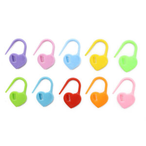 Heart-shaped mixed-color plastic knitting stitch markers - Main product view