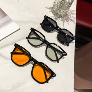 Square bold-frame sunglasses with optional UV400 myopia lenses - Main product view