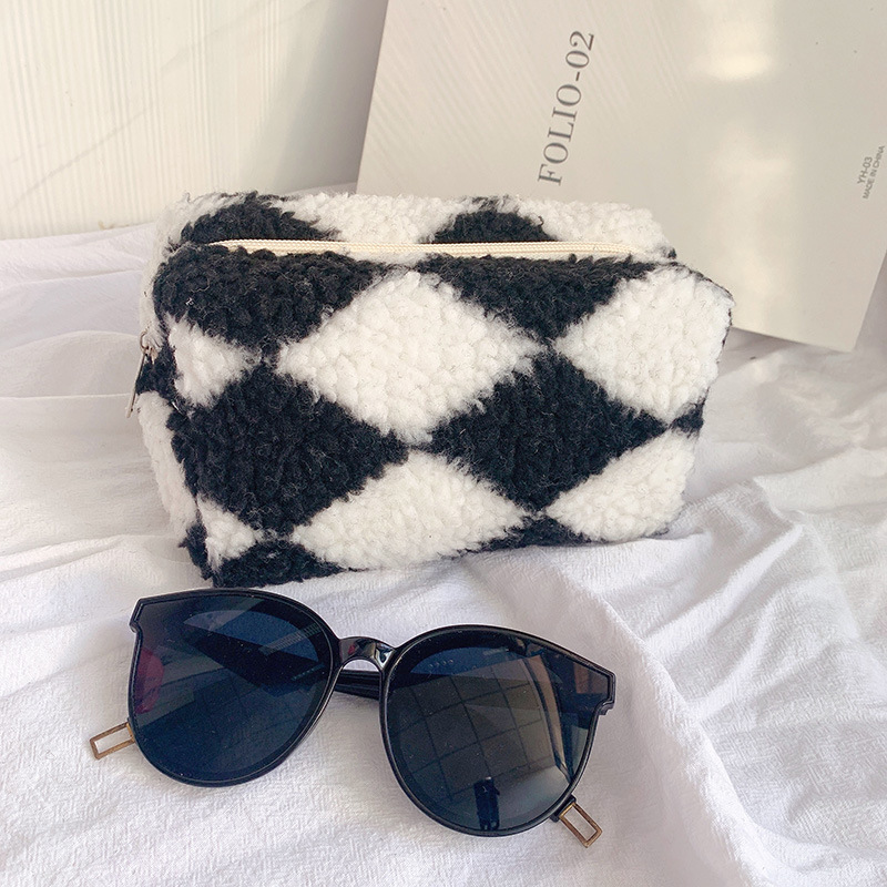 Plaid plush crossbody bag in a checkered design - Product view 4