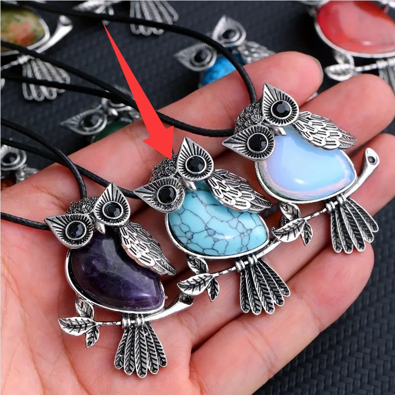 Vintage owl pendant with a natural crystal look and electroplated metal finish - Product view 3