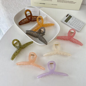 13 cm geometric jelly-style hair claw clip in a selected color - Main product view