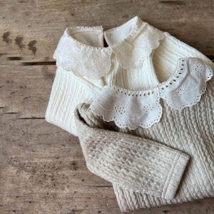Girls’ cotton long-sleeve top with lace collar in beige and khaki - Main product view