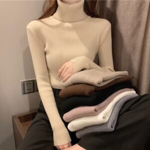 Women's houndstooth chenille turtleneck sweater with long sleeves and pockets - Main product view