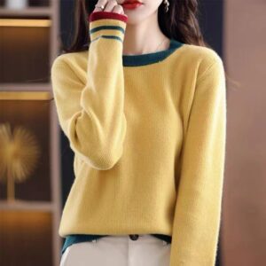 Women's loose-fit round-neck pullover sweater in a multicolor option - Main product view