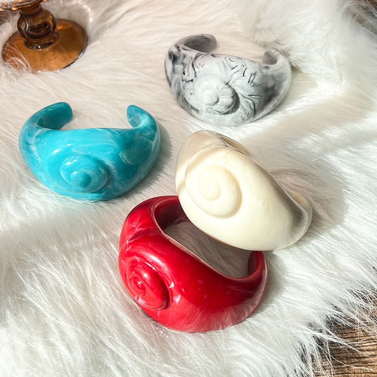 Exaggerated Ocean Series Luxury Resin Bracelet With Large Conch Shell Design - Main product view