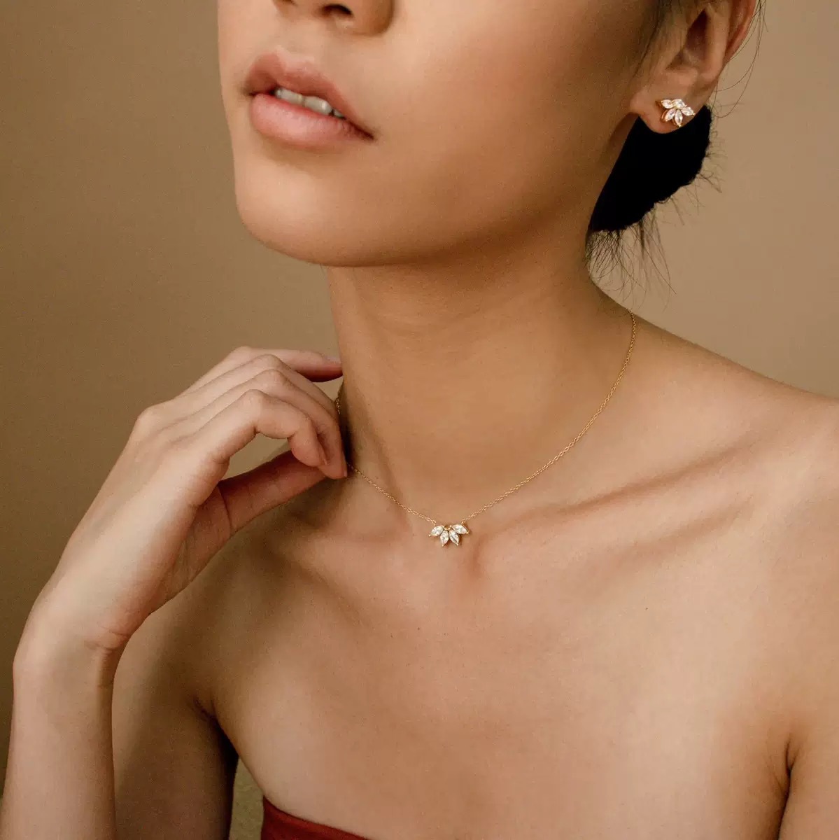 Women’s four-leaf geometric birth-month color necklace - Product view 1