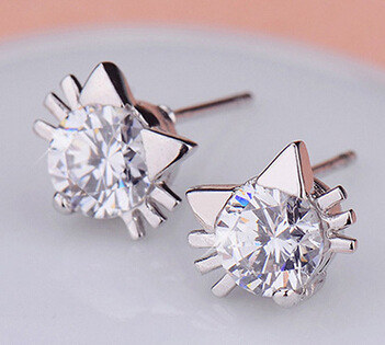 Korean-style cat elf stud earrings with white diamond detail - Product view 2