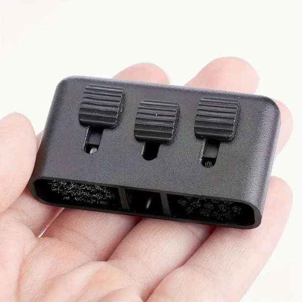 Plastic three-hole golf club cleaning brush in assorted colors - Main product view
