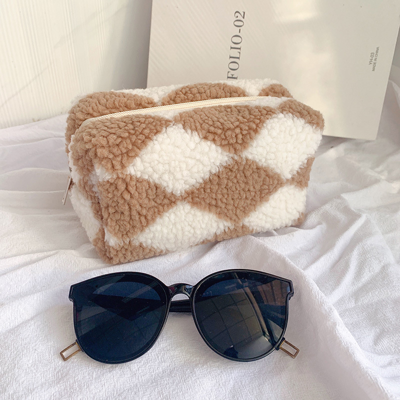 Plaid plush crossbody bag in a checkered design - Product view 8