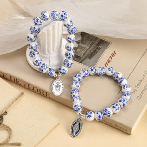 New Vintage-style Fashion-forward Niche Beaded Necklace In Blue-and-white Porcelain - Main product view