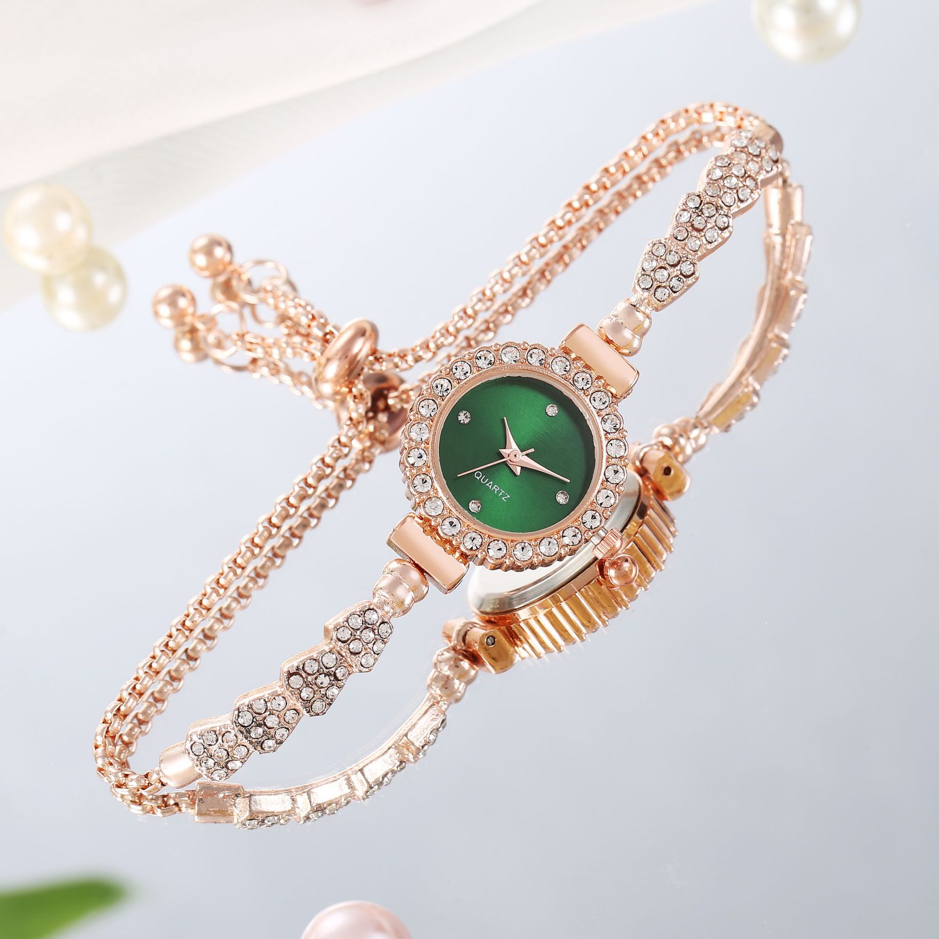 Women's fashion watch with gold-tone alloy bracelet strap - Green