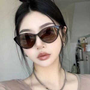 Women’s cat-eye sunglasses with PC frames and assorted lens colors - Main product view